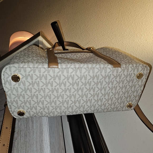 Michael Kors Beck Satchel 2 Way Bag Like New! - Picture 3 of 15